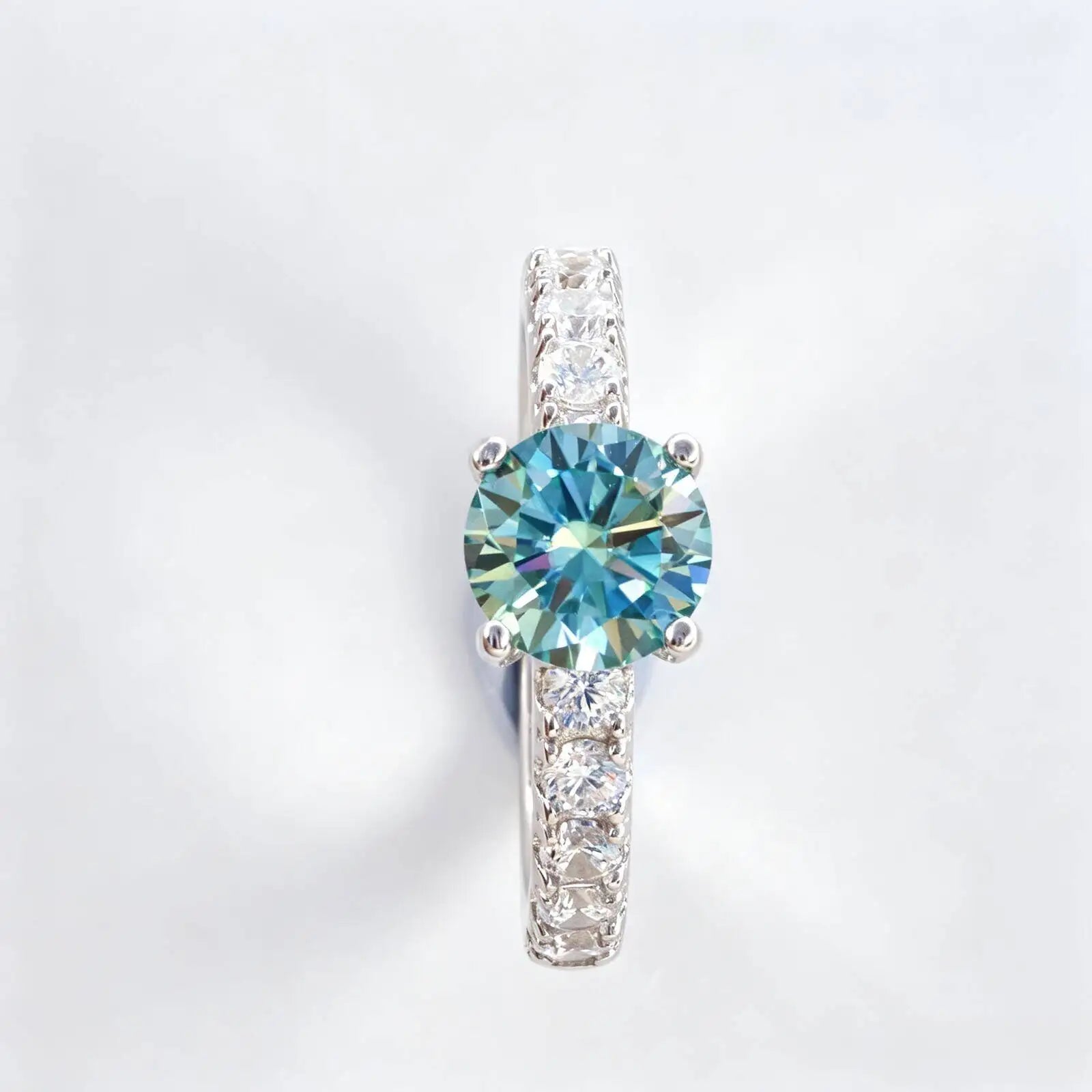 Pavé band of the moissanite solitaire ring